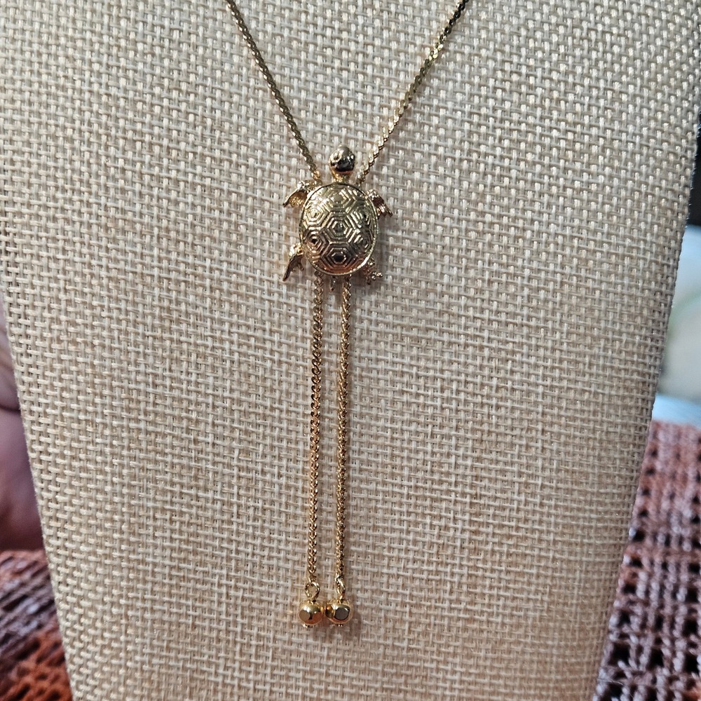 Avon 1980 Turtle Bay Slide Necklace with Box